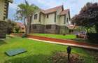 4 Bed House with En Suite in Lavington - 2