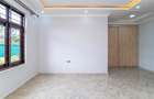 3 Bed Apartment with En Suite in Thome - 6