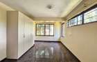 5 Bed House with En Suite in Lavington - 15