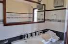 4 Bed Villa with En Suite in Windsor - 3