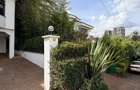 5 Bed Townhouse with En Suite at Riverside Drive - 1