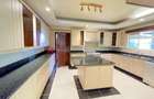 5 Bed Villa with En Suite in Spring Valley - 9