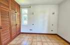 5 Bed House with En Suite in Rosslyn - 11