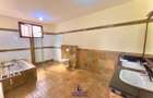 4 Bed Apartment with En Suite at Riverside Drive - 20