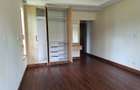 5 Bed Townhouse with En Suite in Spring Valley - 16