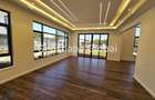 5 Bed Townhouse with En Suite in Lavington - 6