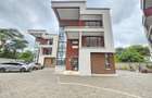 5 Bed House with En Suite in Lavington - 1