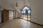 3 Bed Apartment with En Suite in Nyari - 12