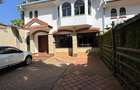 4 Bed Townhouse with En Suite in Rhapta Road - 1