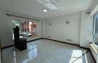 4 Bed Apartment with En Suite in Riverside - 11