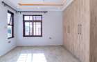 3 Bed Apartment with En Suite in Thome - 13