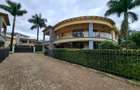 5 Bed Townhouse with En Suite in Lavington - 3