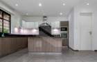 5 Bed Villa with En Suite in Rosslyn - 2