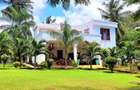 5 Bed Villa with En Suite in Diani - 1