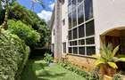 5 Bed Townhouse with En Suite in Spring Valley - 3