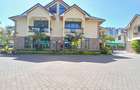5 Bed Townhouse with En Suite at Lavington - 1