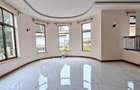 4 Bed Townhouse with En Suite in Rosslyn - 2