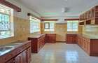 6 Bed House with En Suite at Off Redhill Dr - 11
