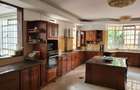 6 Bed House with En Suite in Nyari - 3