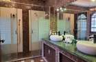 6 Bed House with En Suite in Nyari - 11