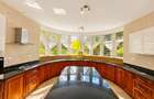 5 Bed House with En Suite in Rosslyn - 5