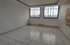 1,786 ft² Commercial Property with Service Charge Included in Industrial Area - 5