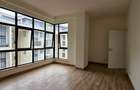 4 Bed Apartment with En Suite in Riverside - 10
