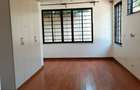 5 Bed Townhouse with En Suite at Lavington - 16