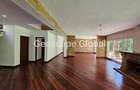5 Bed House with En Suite in Rosslyn - 7
