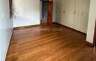 5 Bed Townhouse with En Suite at Lavington - 7