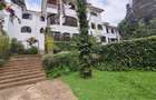 6 Bed House with En Suite in Nyari - 1