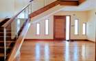 4 Bed House with En Suite in Rosslyn - 2