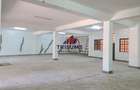 4,249 ft² Warehouse with Service Charge Included in Industrial Area - 4