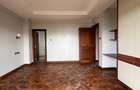 5 Bed Townhouse with En Suite at Riverside Drive - 16