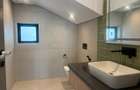 5 Bed Townhouse with En Suite in Brookside - 12
