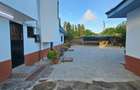 4 Bed House with En Suite at Hs99 - 12