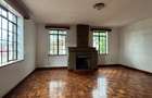 5 Bed Townhouse with En Suite at Lavington - 10