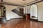 5 Bed House with En Suite in Runda - 2