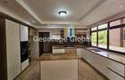 4 Bed Apartment with En Suite in Riverside - 13