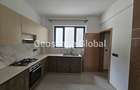 3 Bed Apartment with En Suite in Brookside - 7