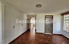 4 Bed House with En Suite in Rosslyn - 18