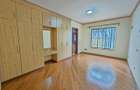 5 Bed Townhouse with En Suite in Westlands Area - 6
