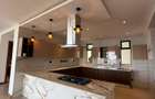 3 Bed Apartment with En Suite at Riverside - 9