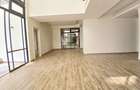 4 Bed Apartment with En Suite at Riverside Drive - 8