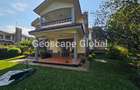 4 Bed House with En Suite in Nyari - 1