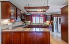 4 Bed House with En Suite in Ridgeways - 7