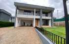 5 Bed House with En Suite in Ridgeways - 2