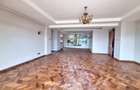 4 Bed Apartment with En Suite at Riverside Drive - 17