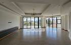 3 Bed Apartment with En Suite in Riverside - 2