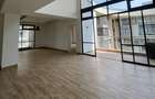 4 Bed Apartment with En Suite at Riverside Drive - 6
